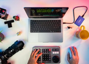 Filmmaker at working with MacBook Pro 14 M1 on Davinci Resolve