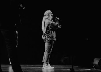 female singers on stage worshipping Jesus