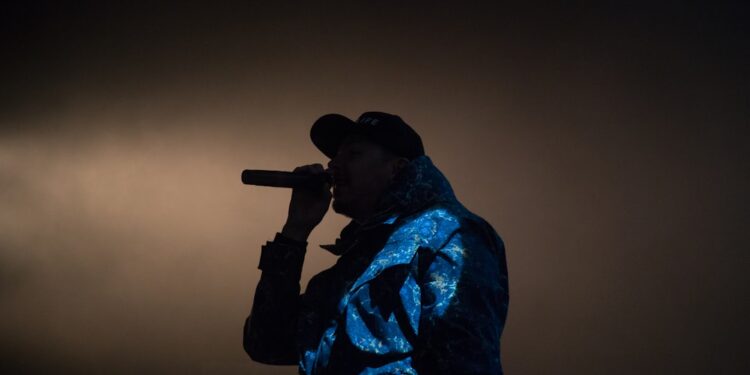Rapper silhouette