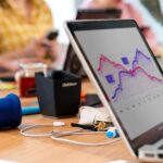 Kleine vergaderruimte ingericht voor draadloos presenteren met Barco ClickShare C-10