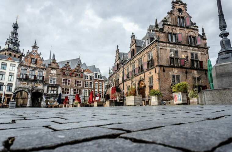 Gemeentehuis van een Nederlandse gemeente